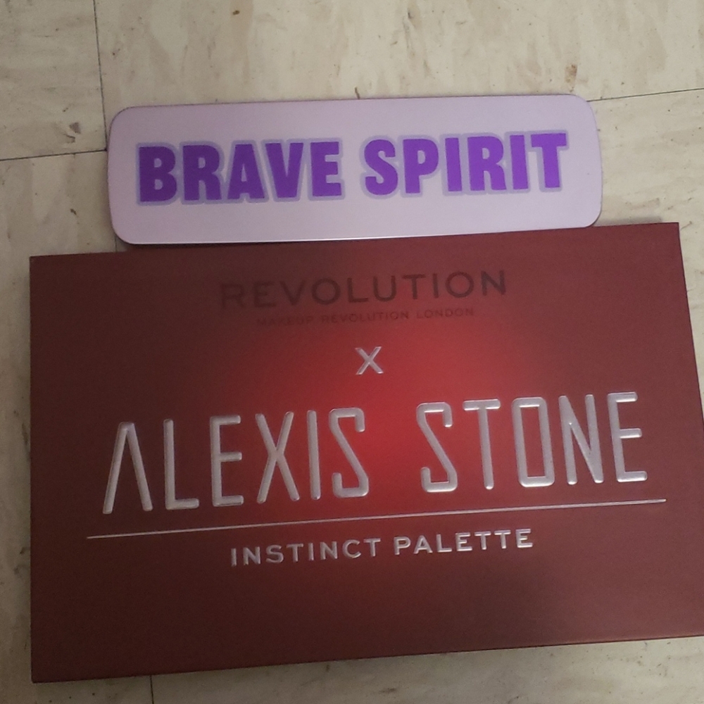 Makeup Revolution Alexis Stone Palette